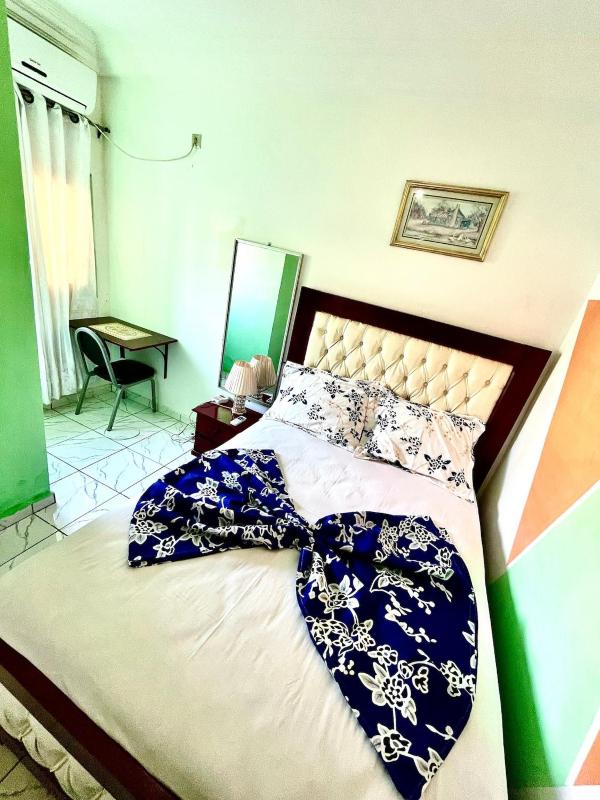 Studio A3 Fustel City Bonamoussadi Santa Lucia Wifi Chaines TV gardien - image 11