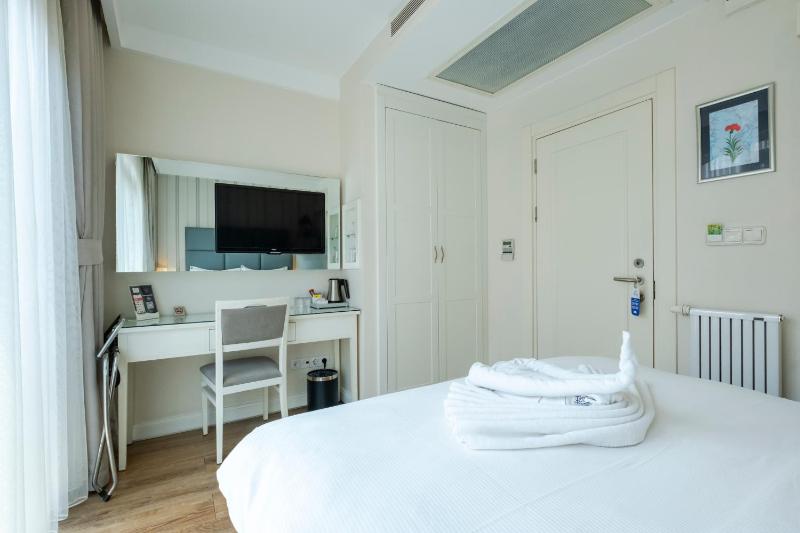 Standard Double Room image 4