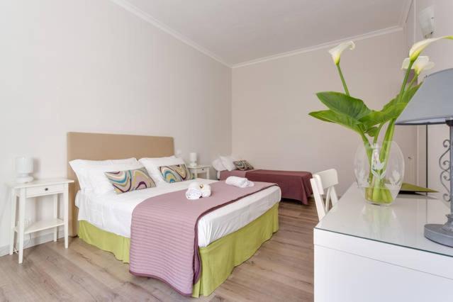 Triple Room with Private External Bathroom image 1