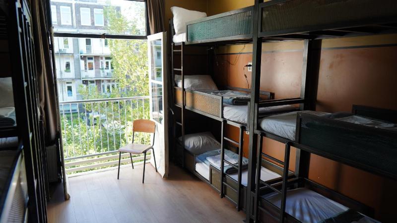 Bed in 12-Bed Mixed Dormitory Room image 4