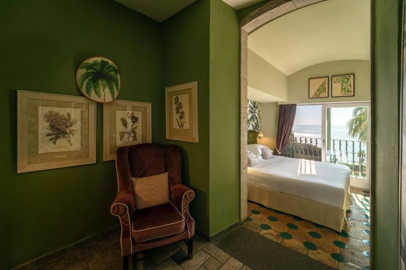Deluxe Double or Twin Room with Sea View image 1