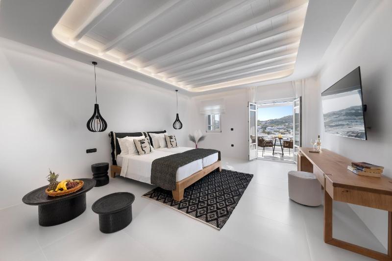 Junior Suite with Sea View and Hot Tub image 1