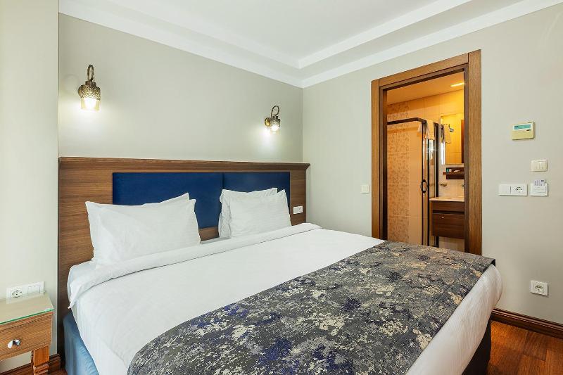 Economy Double Room image 3