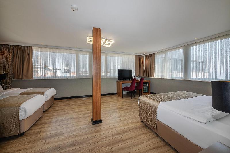 Family Room with Sea View image 4