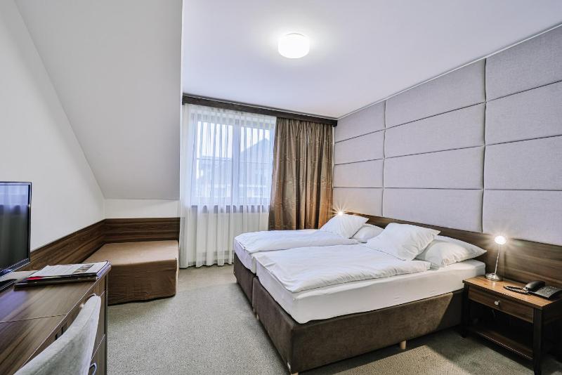 Double or Twin Room with Extra Bed image 3