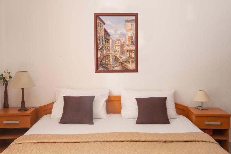 Studio Apartment with balcony (3 adults) image 3