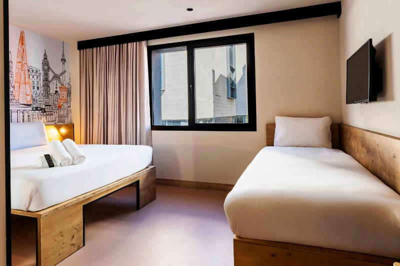 EasyHotel Madrid Alcala - image 8