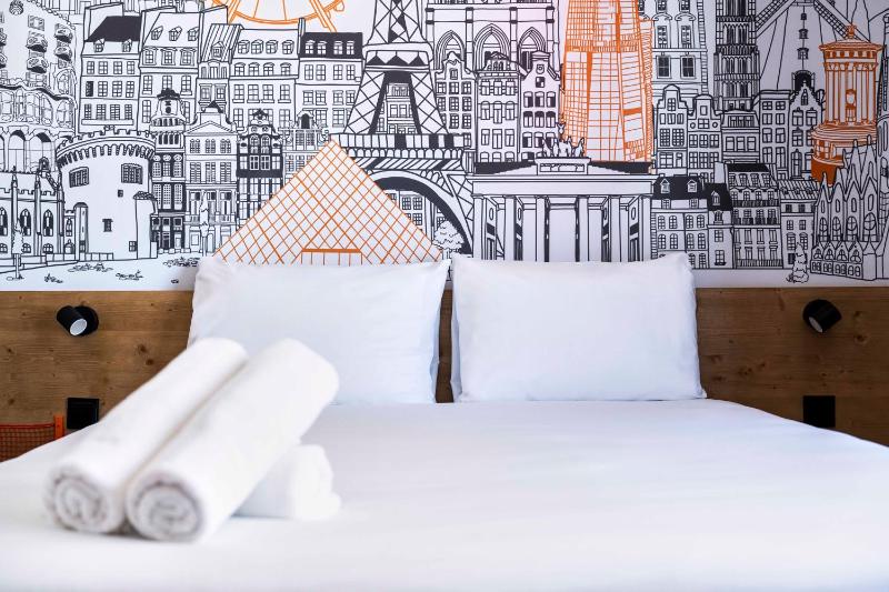 EasyHotel Madrid Alcala - image 12