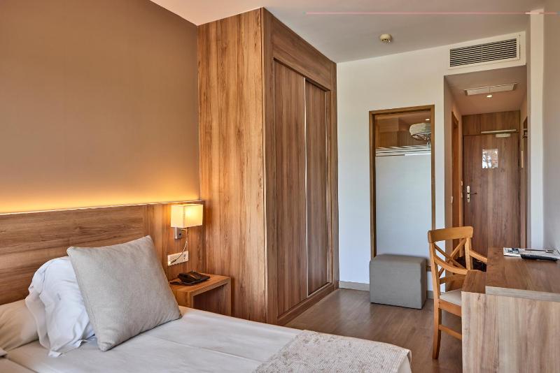 Double Room Single Use with Balcony (1 Adult) image 4