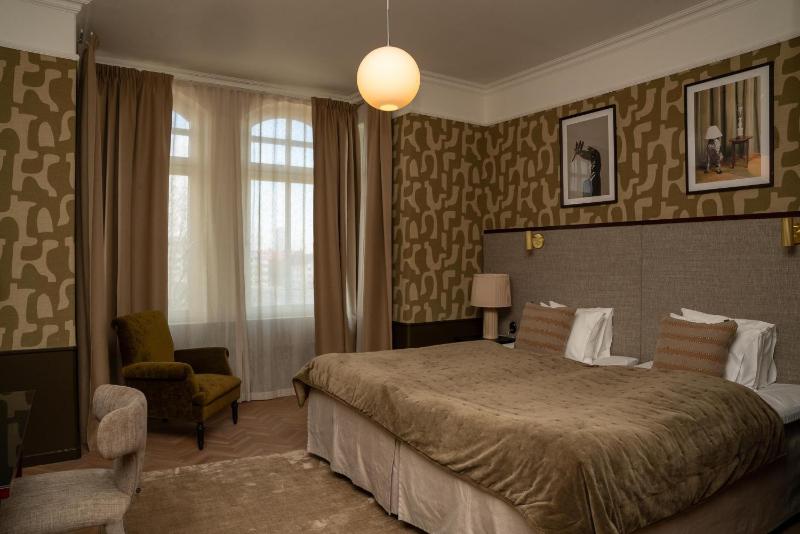 Standard Twin Room image 3