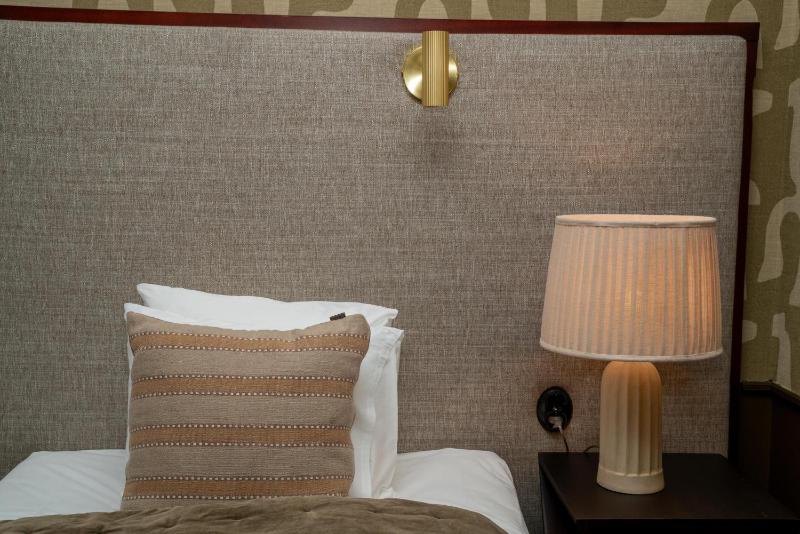 Standard Twin Room image 1
