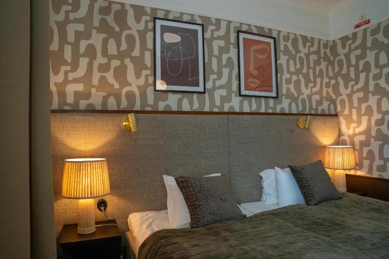 Superior Double or Twin Room image 4