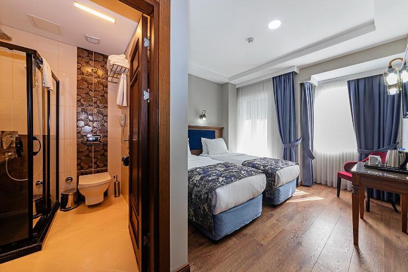 Double or Twin Room image 2