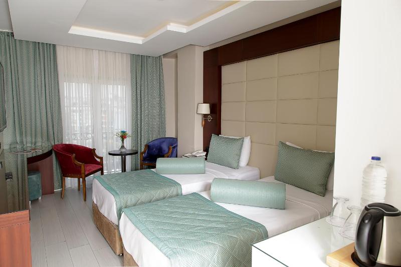 Standard Double or Twin Room image 1