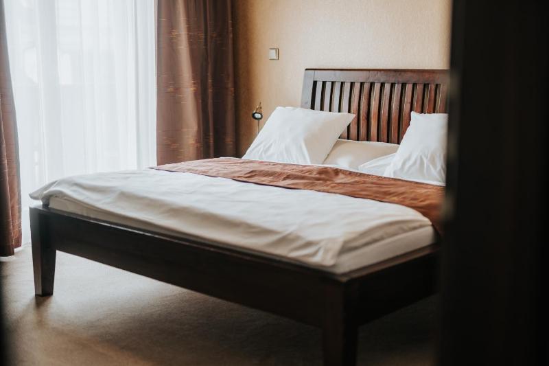 One-Bedroom Suite with Balcony image 2