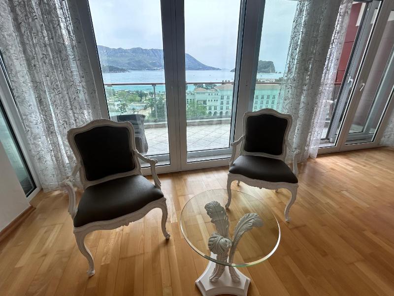Two-Bedroom Apartment - Oceanfront  image 1