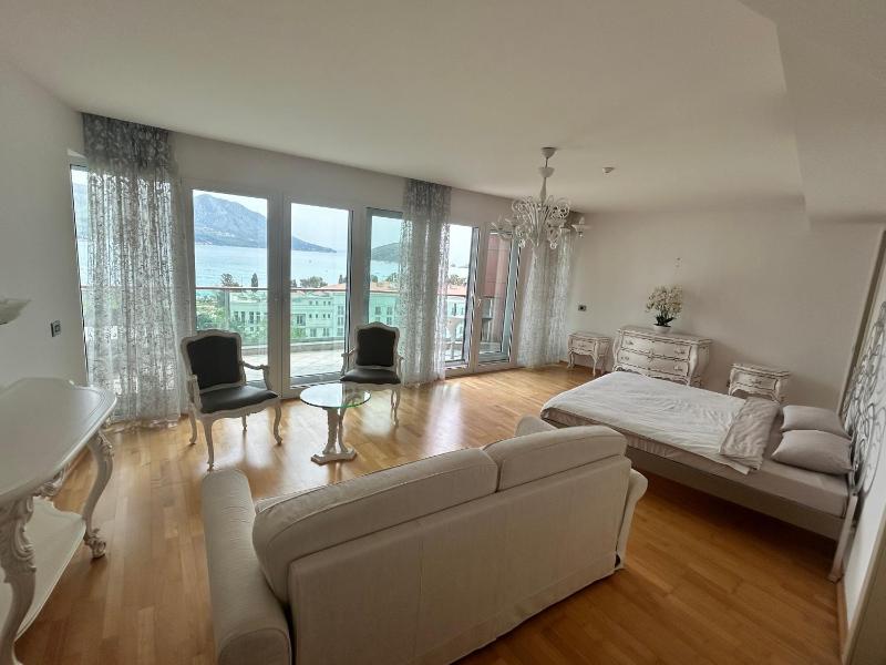 Two-Bedroom Apartment - Oceanfront  image 3