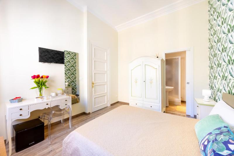 Standard Double Room image 3