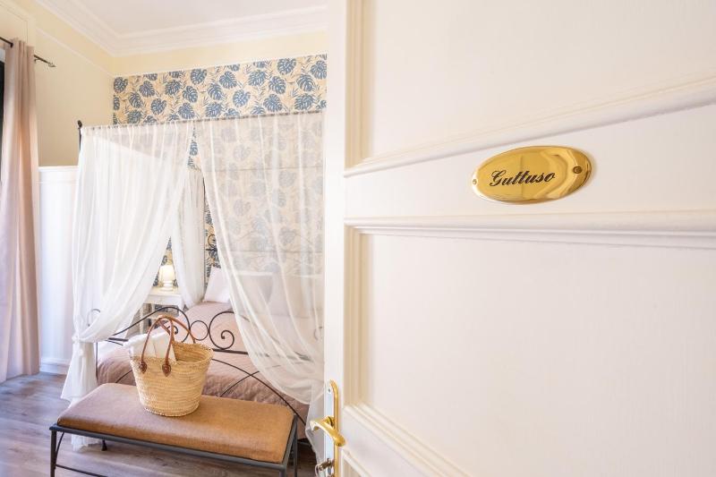 Superior Double Room with Balcony image 1