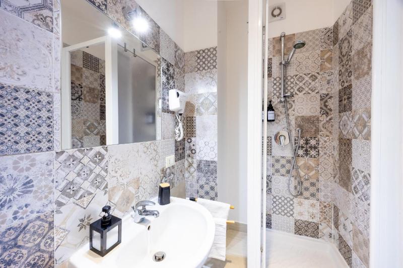 Superior Double Room with Balcony image 2