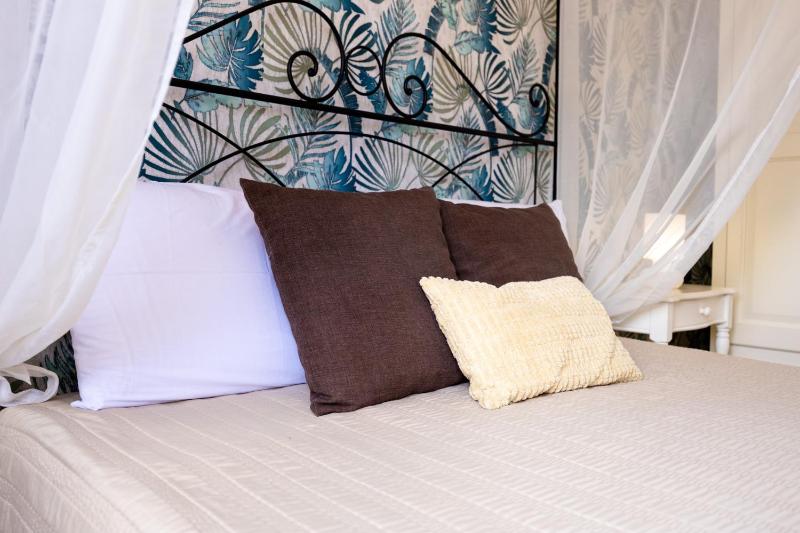 Superior Double Room with Balcony image 3