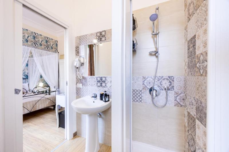 Superior Double Room image 3