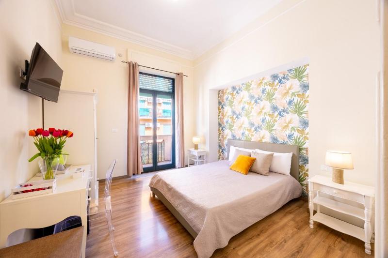 Double Room with Balcony image 1