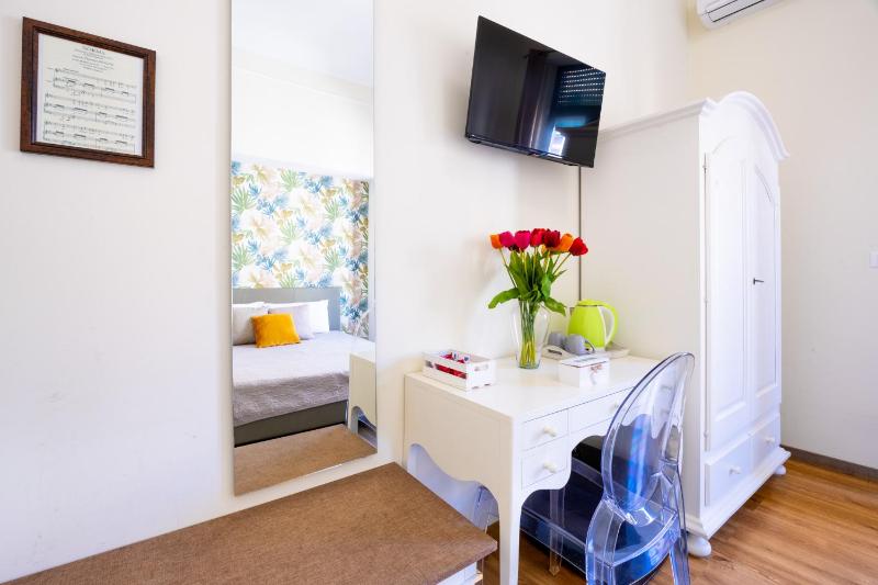 Double Room with Balcony image 3