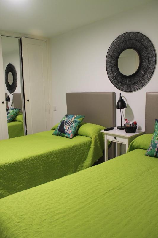 Twin Room image 4
