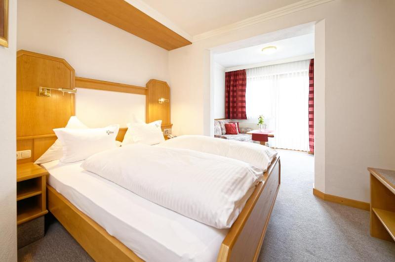 Double Room with Balcony image 1