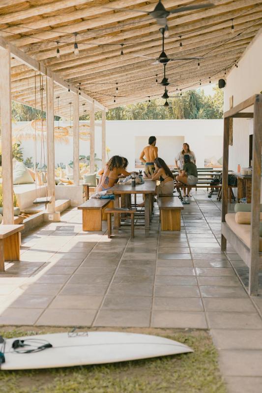 Global Surf Lodge Kabalana - image 7