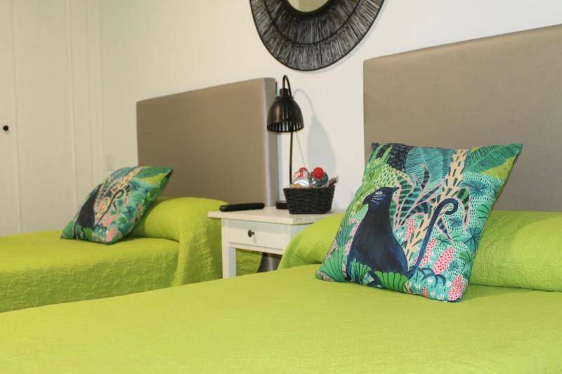 Twin Room image 3