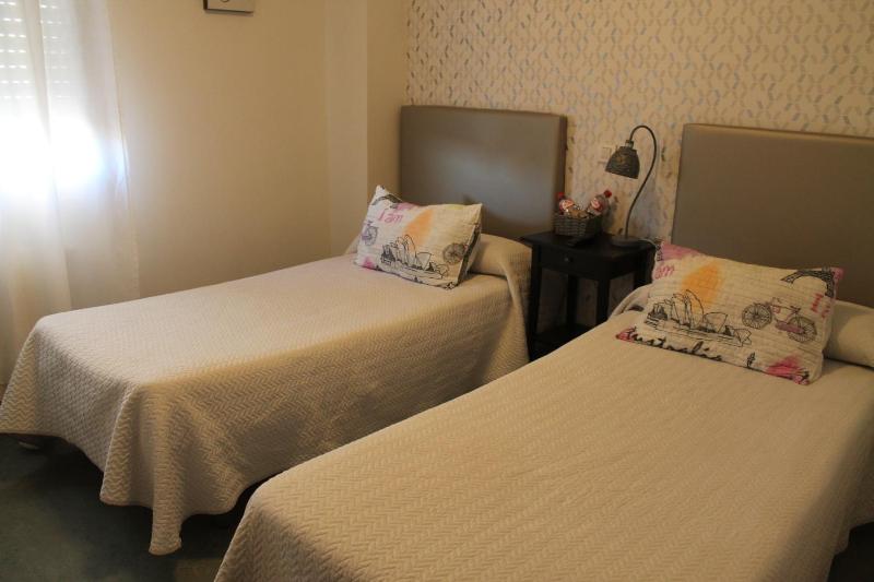 Twin Room image 2