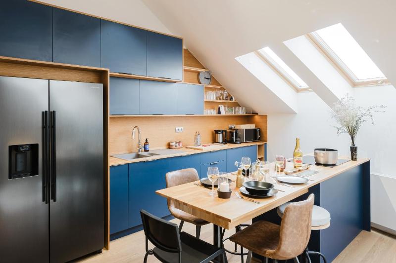 Prague Days - Two-Bedroom Maisonette with AC and Terrace with Grill in Vinohrady - image 2