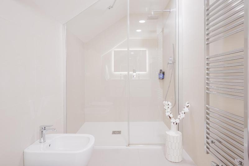 Prague Days - Two-Bedroom Maisonette with AC and Terrace with Grill in Vinohrady - image 13