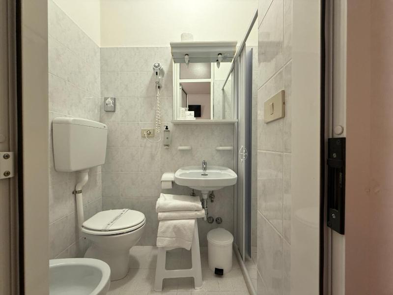 Standard Quadruple Room image 1