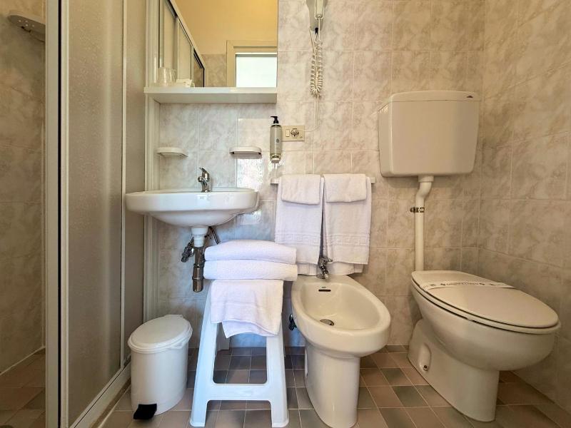 Double or Twin Room image 4