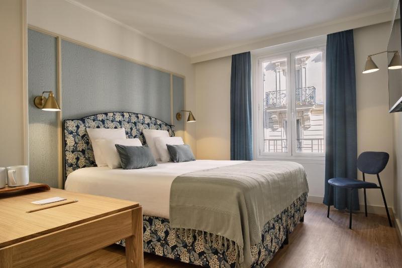 Classic Double or Twin Room image 4
