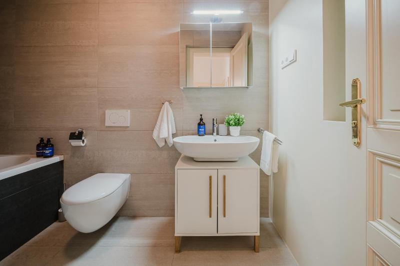 Prague Days - Two-bedroom Apartment with Parking Space and 2 bathrooms in Vinohrady - image 4