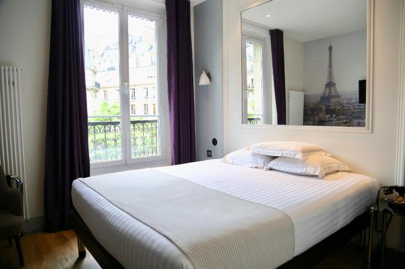 Deluxe Double Room image 2