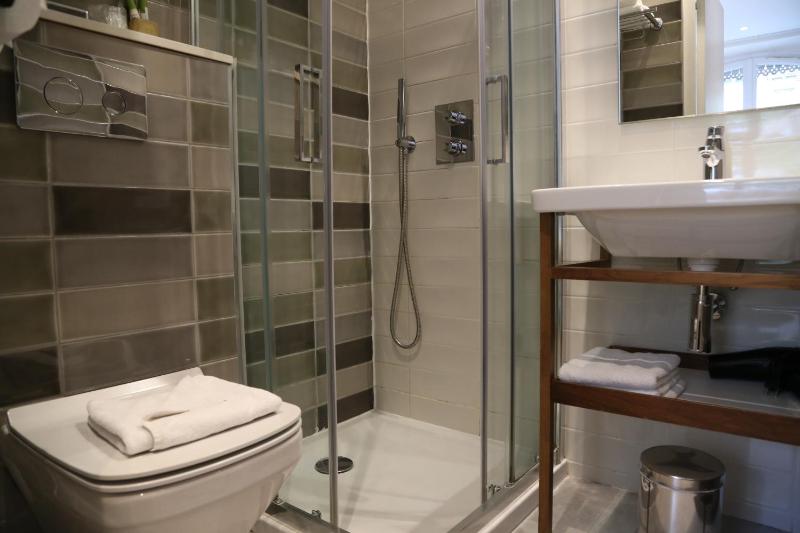 Standard Double Room image 2