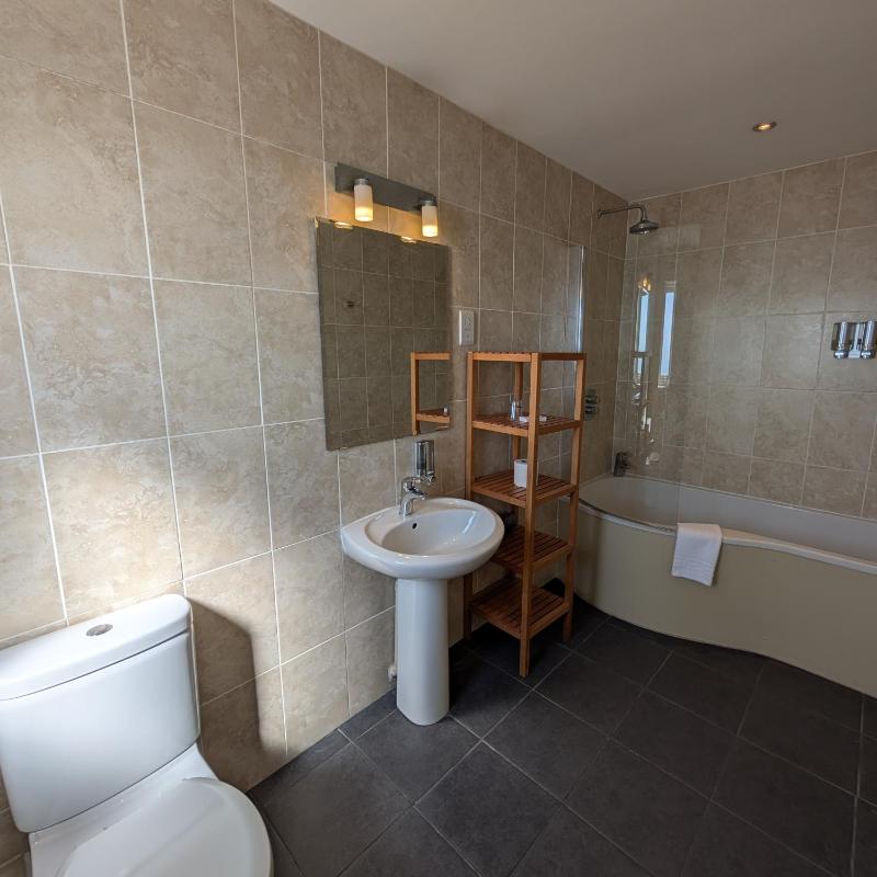 Standard King Room with Sea View image 3