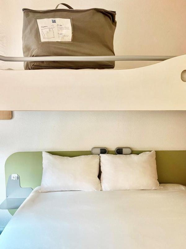 Triple Room with One Double Bed and One Bunk Bed image 2