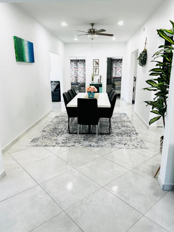 Caribbean Breeze- 4 Bedroom- 4 ensuite bathrooms - image 26