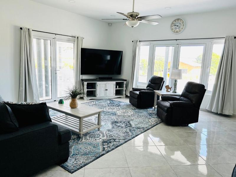 Caribbean Breeze- 4 Bedroom- 4 ensuite bathrooms - image 20