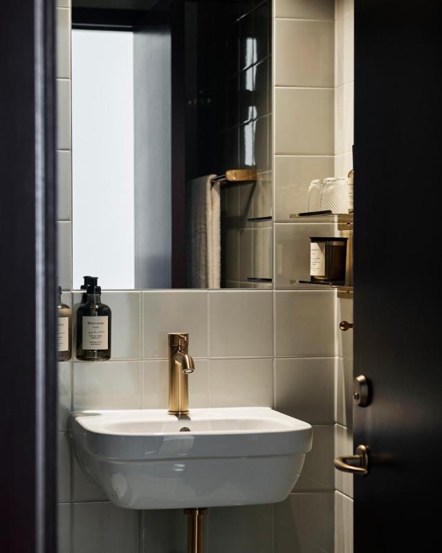 Double Room image 1