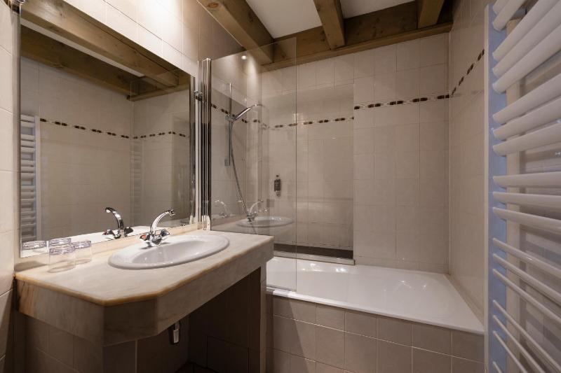 Standard Double Room image 4