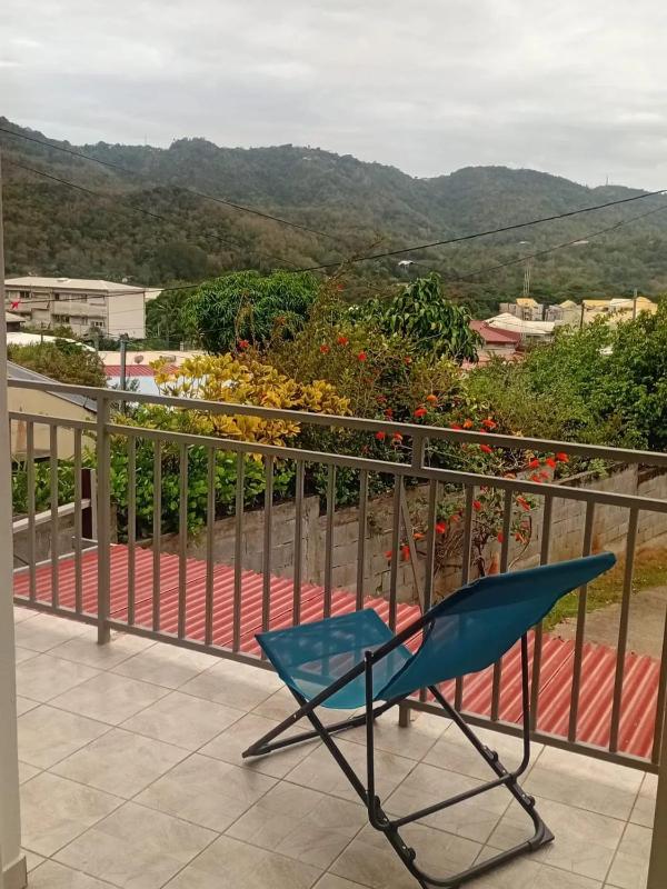 Maison agréable à Rivière-Pilote avec balcon - image 2