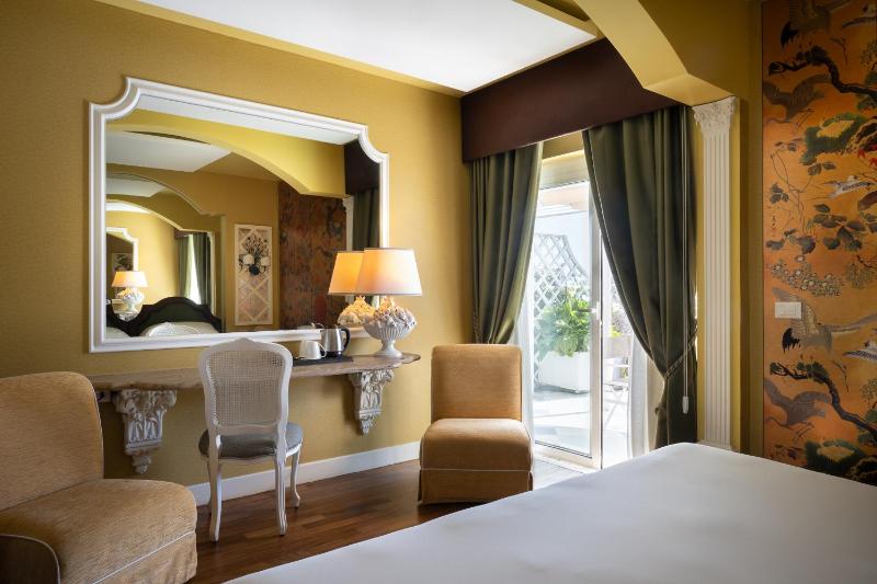 Deluxe Double or Twin Room with Side Sea View image 3