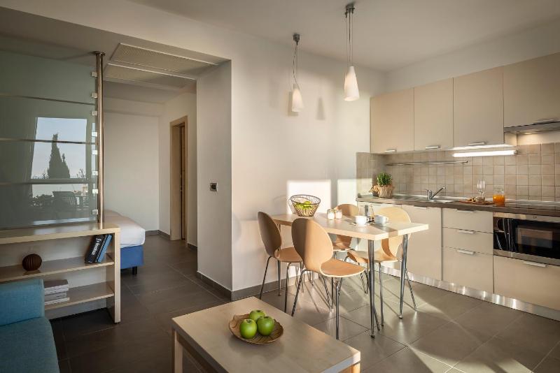 Studio Apartment image 4